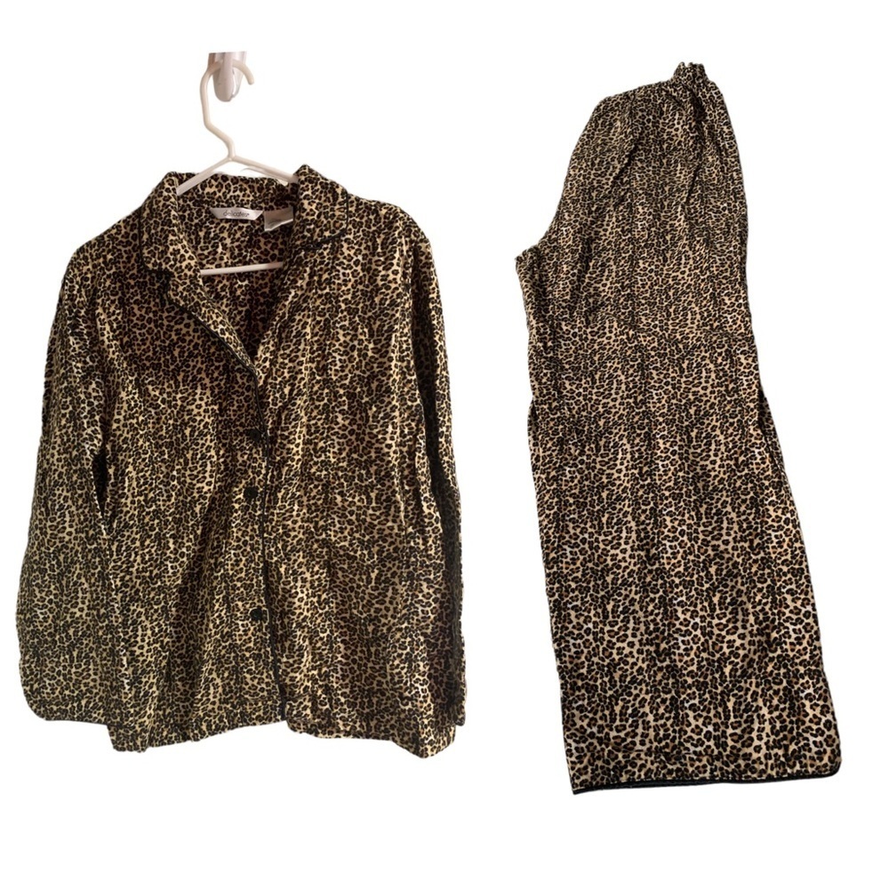 Delicates fuzzy cheetah print matching pajama set